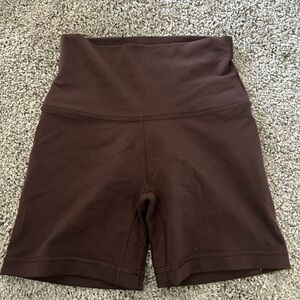 Aritzia life cheeky 5” high rise short